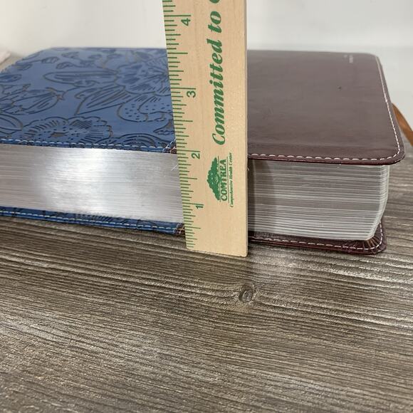 NIV, The Woman's Study - Imitation Leather, by Thomas Nelson; Patterson - Good - Picture 6 of 11